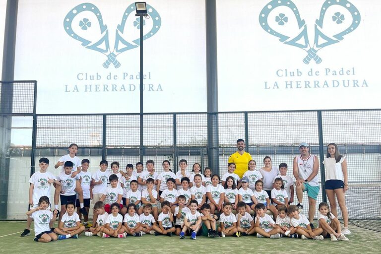 Unos 60 menores disfrutaron en julio del primer turno del Campus Multideporte del Club de Pádel ‘La Herradura’
