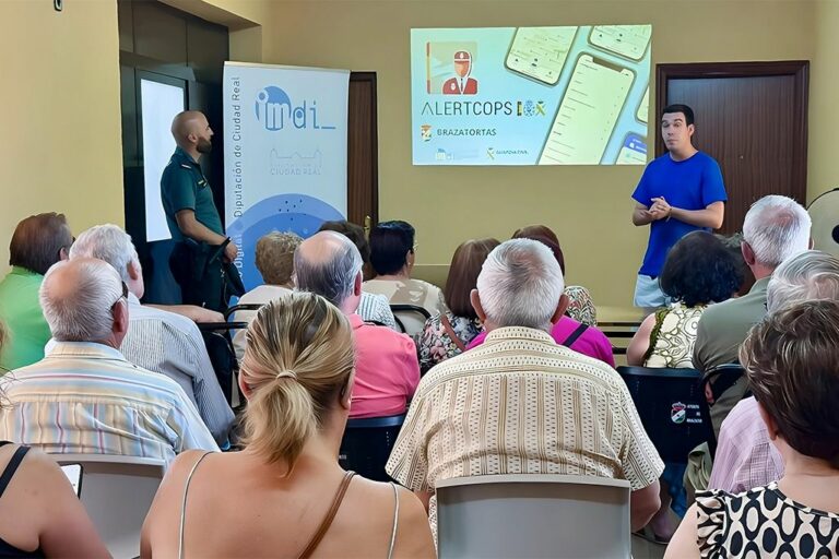 Vecinos de Brazatortas conocieron cómo protegerse de los riesgos y estafas de la ciberdelincuencia