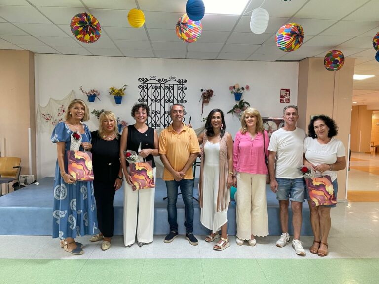 La residencia de mayores «Pocitas del Prior» de Puertollano culmina el verano con su Fiesta del Jamón