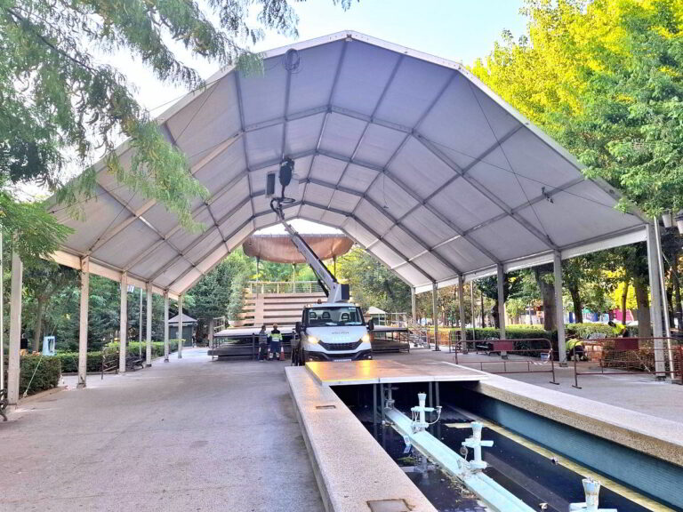 Puertollano: En pie la gran carpa del Paseo de San Gregorio que acogerá las actuaciones musicales de las fiestas de septiembre