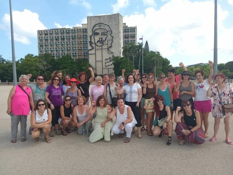 Dos puertollaneras del PCE participan en un encuentro internacional como parte de la brigada ‘Las Pasionarias’