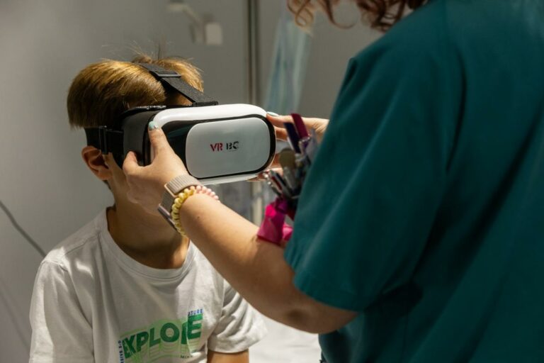 El uso de gafas de realidad virtual reduce la ansiedad de los pequeños pacientes de las Urgencias Pediátricas del Hospital de Guadalajara