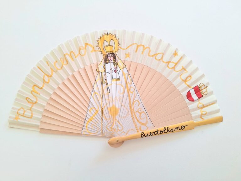 Puertollano: Viuda de Sánchez incluye en su catálogo un abanico artesanal de la Virgen de Gracia, una pieza única