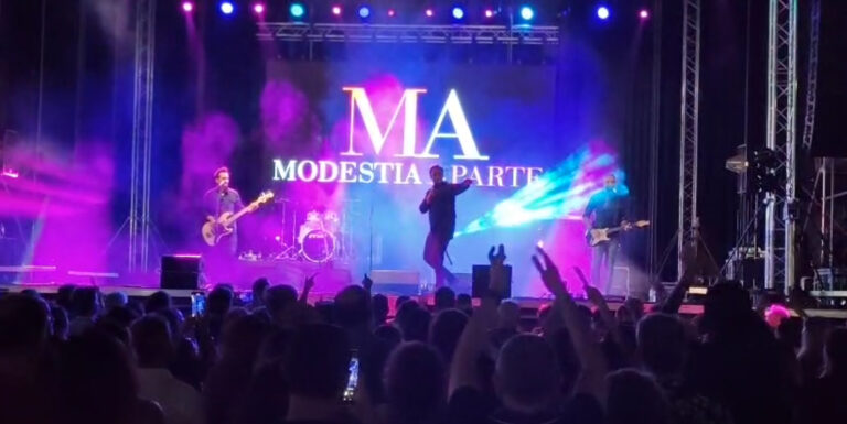 Viaje a los noventa de la mano de Cómplices y Modestia Aparte