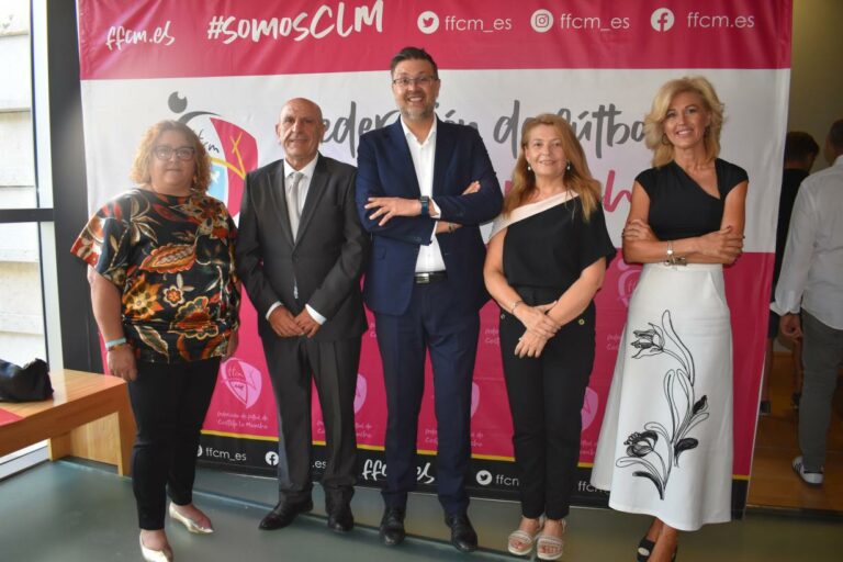 El Gobierno regional trabaja en un nuevo formato de liga regional masculina de fútbol y la puesta en marcha de una competición femenina autonómica en esta disciplina