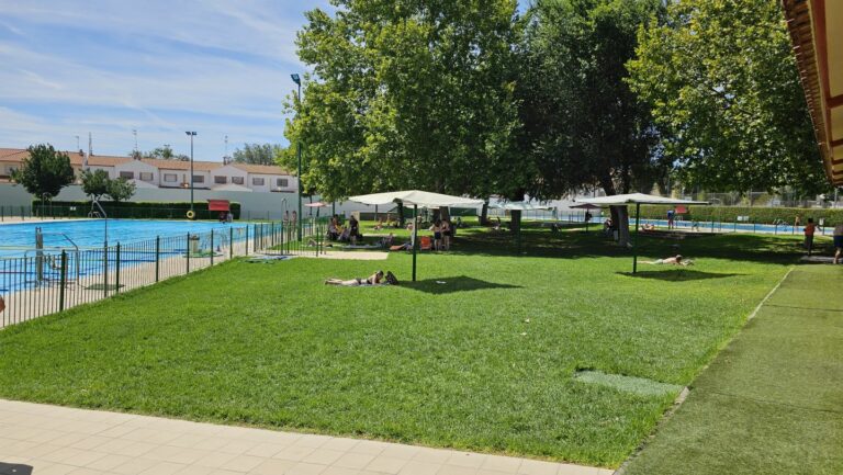 La piscina municipal de verano de Manzanares apura sus últimos días