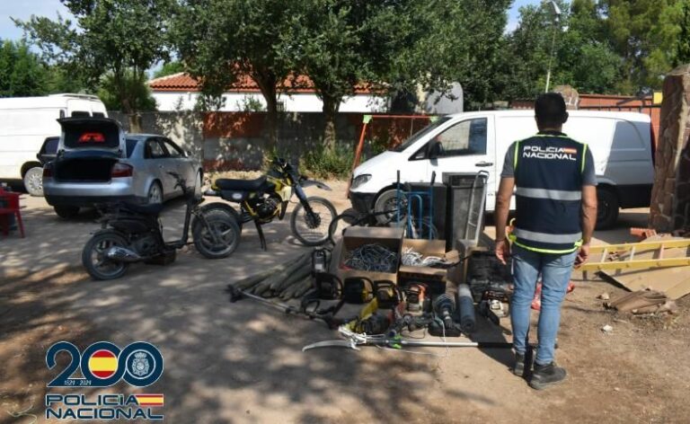 La Policía Nacional detiene a cinco integrantes de un clan familiar que habían perpetrado seis robos de cableado de cobre de la línea férrea