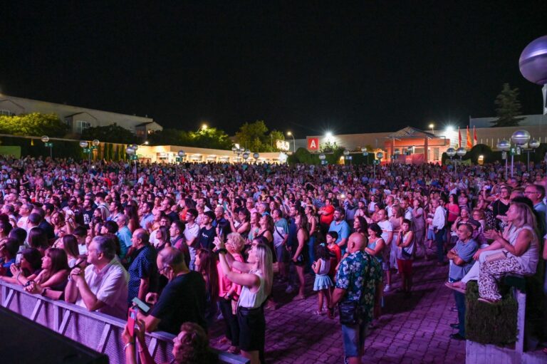 Lleno en el Auditorio Municipal en el concierto de Radiolé