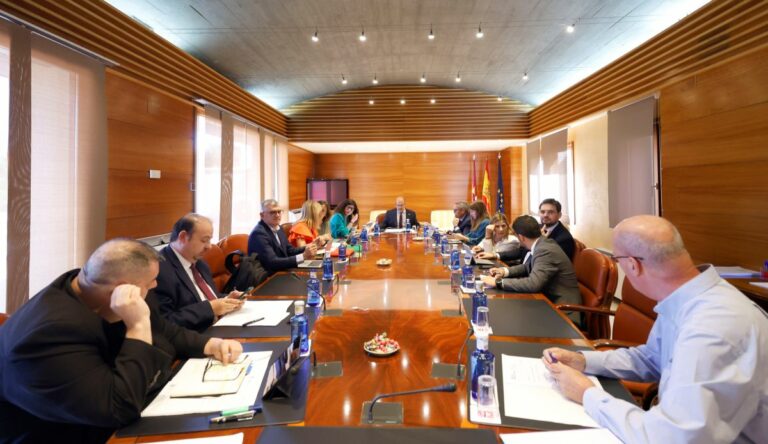 El Pleno de las Cortes debate y vota el próximo jueves el ‘techo de gasto’ de los Presupuestos de la Junta para 2026