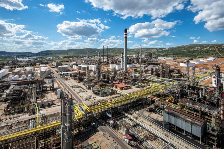 Repsol Puertollano cambia el modelo logístico de la química para frenar las pérdidas