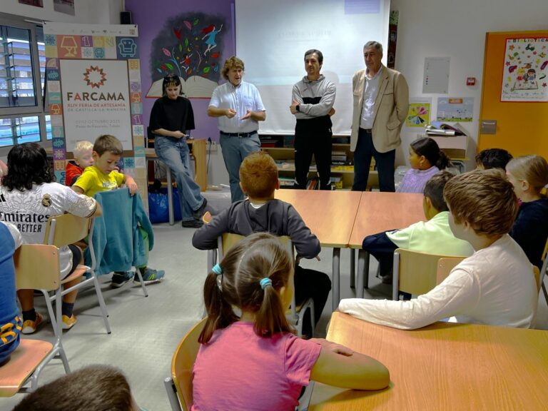 El Gobierno de Castilla-La Mancha acerca el trabajo artesano a los escolares de Ciudad Real con el objetivo de despertar el interés por la artesanía