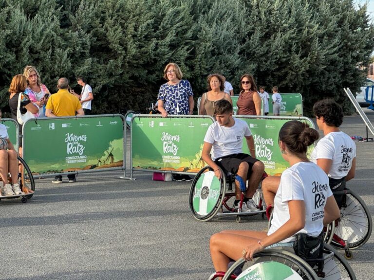 Deporte inclusivo, rocódromo y jornada de liderazgo centran las actividades de ‘Jóvenes con Raíz’ del Gobierno regional en Abenójar