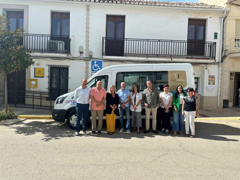 El Gobierno de Castilla-La Mancha colabora en la adquisición de un vehículo que mejorará la atención de los usuarios de AFA de Viso del Marqués 