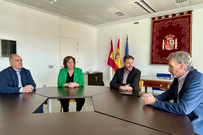 El subdelegado del Gobierno en Ciudad Real destaca la labor veterinaria y agradece a José Ramón Caballero su compromiso profesional