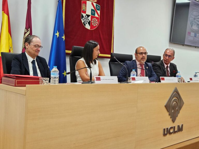 El presidente de las Cortes regionales subraya su rechazo a los mensajes “injuriosos, calumniosos y deshumanizadores” en sede parlamentaria