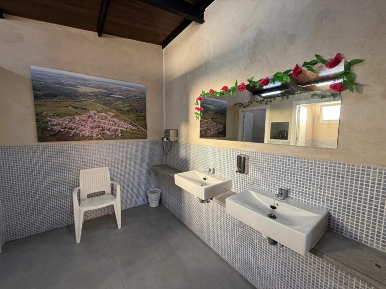 El Ayuntamiento de Saceruela construye nuevos baños en el recinto ferial