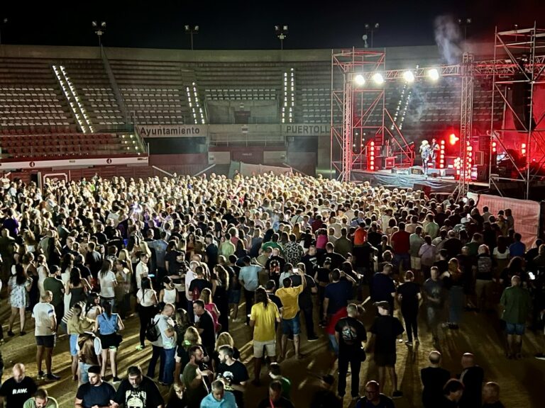 El titán del rock Manuel Martínez (Medina Azahara) conquista Puertollano tras salir del hospital por una grave enfermedad