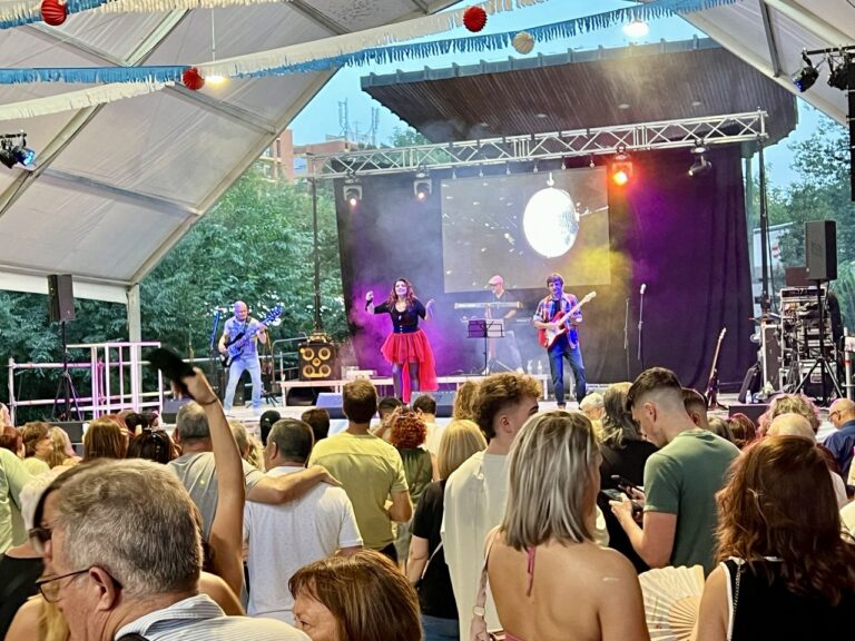 Esmeralda, Luis, Julián y Carlos regalan un magnífico tardeo a Puertollano al ritmo de «Olé Olé»