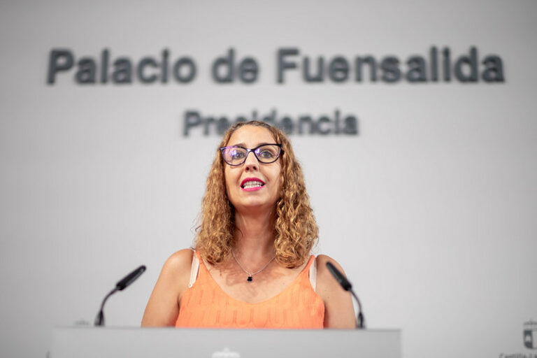 El Gobierno regional llevará a instalaciones deportivas de la región una exposición sobre mujeres referentes en el ámbito del deporte