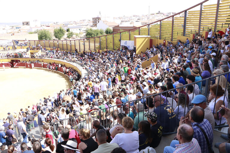 Almodóvar del Campo vuelve a recibir el respaldo de la Diputación Provincial a los Encierros en el día de mayor afluencia de personas