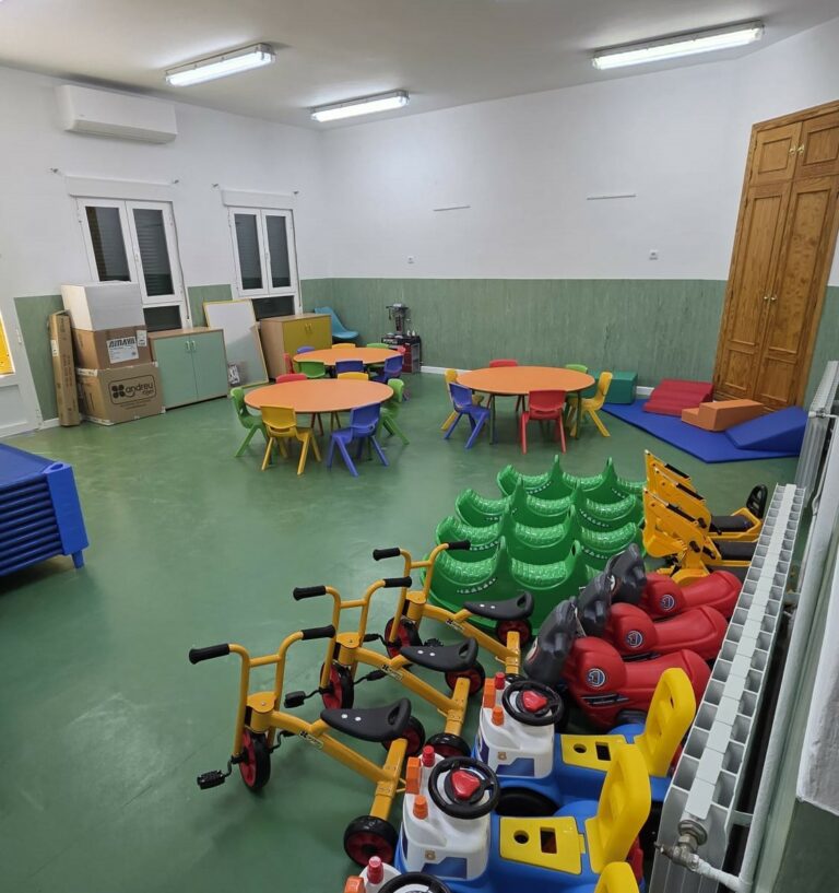 Valenzuela de Calatrava arranca el nuevo curso escolar con más alumnado y un aula infantil renovada gracias al esfuerzo conjunto del Ayuntamiento