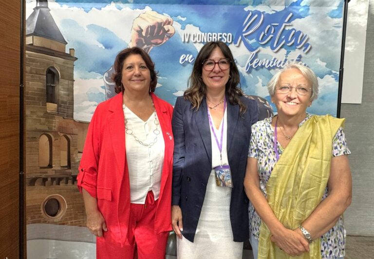 Blanca Fernández reivindica la igualdad real entre mujeres y hombres exponiendo en Cádiz los grandes avances que ha protagonizado Castilla-La Mancha