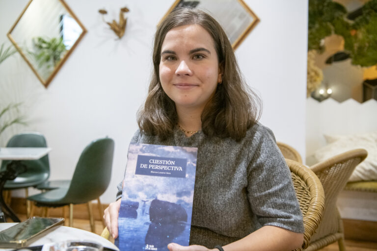 Blanca Lozano publica ‘Cuestión de perspectiva’, un viaje hacia luz con el tiempo como aliado
