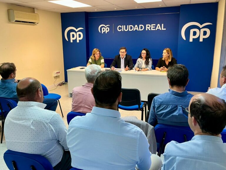 El Comité de Alcaldes del PP de Ciudad Real denuncia el «permanente ataque al municipalismo» del PSOE