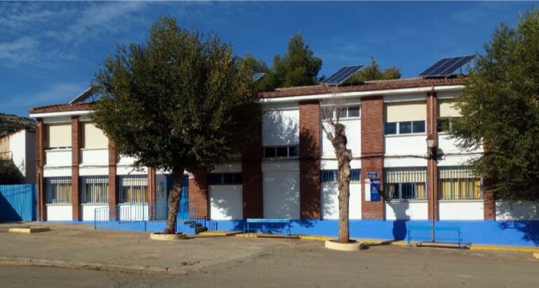 Ballesteros apuesta por la educación rural con mejoras en el colegio y más ayuda para las familias