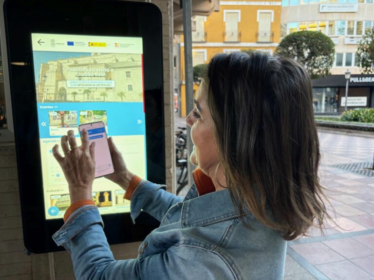 Ciudad Real a la vanguardia del turismo con la inteligencia artificial de sus nuevas pantallas interactivas