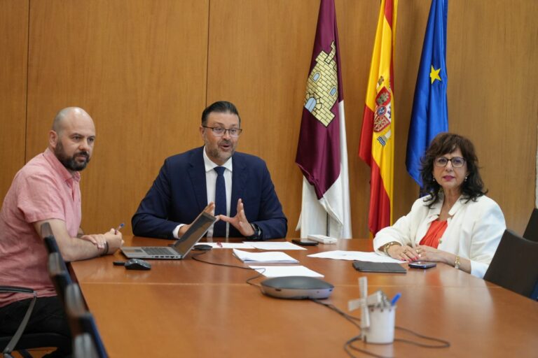 El Gobierno regional pone en marcha un sistema de mentorización de equipos directivos en centros educativos que es pionero en el conjunto del país