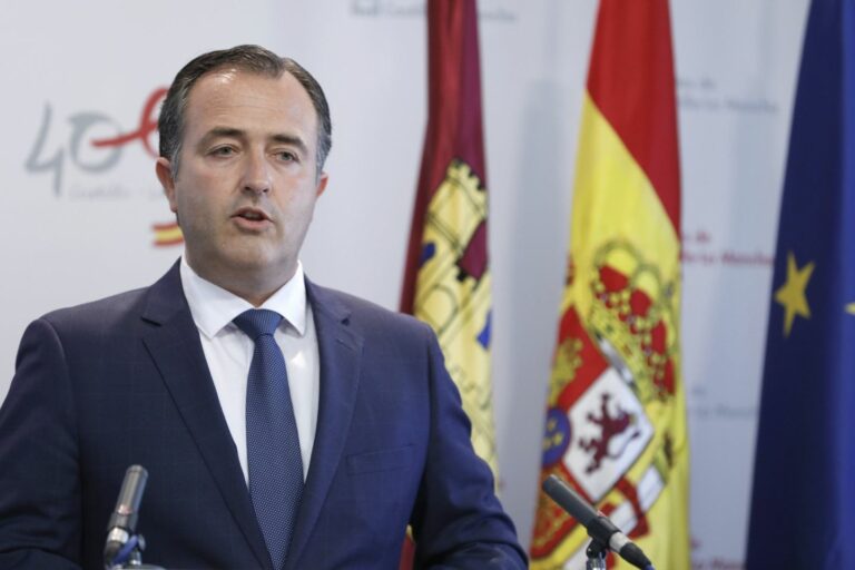 Vox C-LM responsabiliza a Page de hipotéticas violaciones de migrantes a españolas por apoyar la «inmigración ilegal»