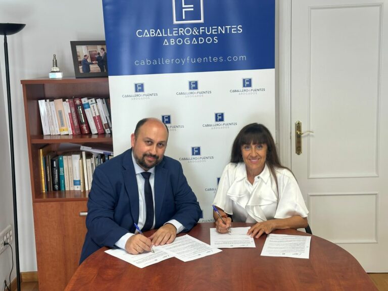 Caballero y Fuentes Abogados ofrece asesoramiento jurídico a los socios de la Asociación de Periodistas de Ciudad Real con condiciones ventajosas