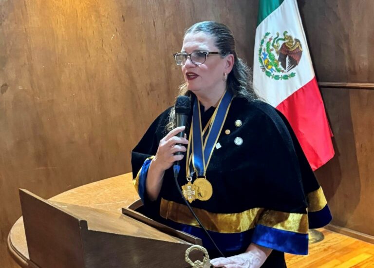 La escritora y poeta mexicana Beatriz Saavedra Gastélum recibe, en España, el Premio Internacional de Pensamiento y Ensayo Aristoteles por su libro sobre Alfonso Reyes