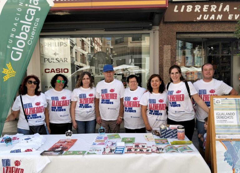 La Fundación Globalcaja respalda a la Asociación de Familiares y Enfermos de Alzheimer de Cuenca en su labor de concienciación sobre esta enfermedad