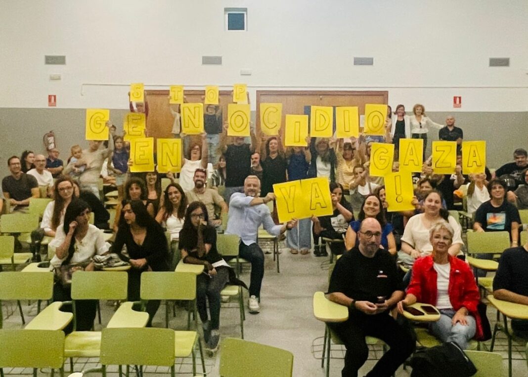Miembros de la comunidad educativa de la provincia de Ciudad Real en la Asamblea Educación con Palestina