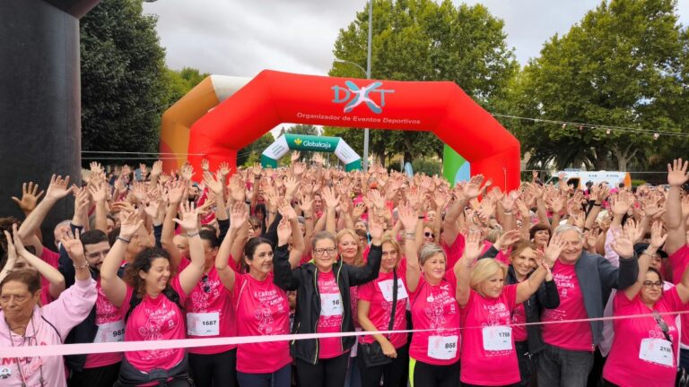 Unas 2.500 personas se suman a la Marea Rosa de AMUMA en Ciudad Real