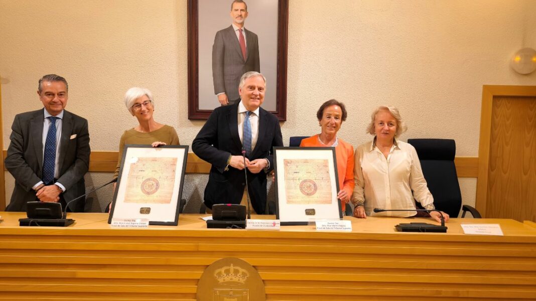 El alcalde de Ciudad Real, Francisco Cañizares, con fiscales