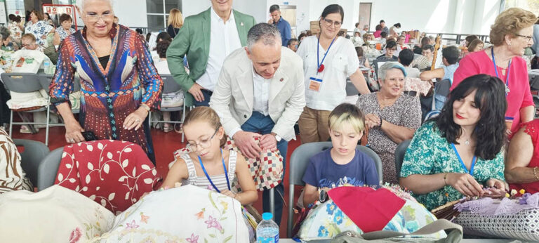 Puertollano: Medio millar de encajeras rescatan la artesanía tradicional en el Encuentro Nacional en «La Central»