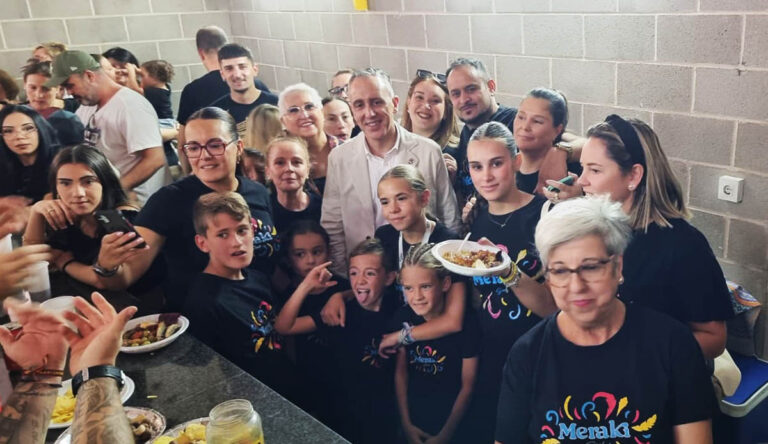 Asociaciones y peñas de Puertollano, unidas en la gran fiesta gastronómica de «Cuchará y paso atrás»