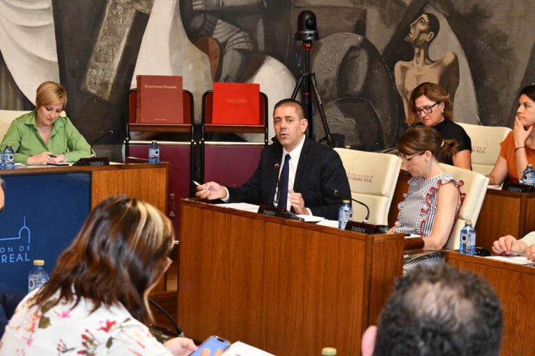 El PSOE acusa a Valverde de «arrastrar a la Diputación a una crisis de 4 años para mantener su sillón en una institución que no ganó”