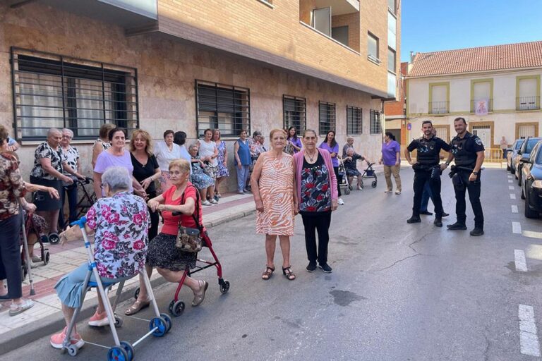 El Centro de Mayores ha sido hoy desalojado en un simulacro de evacuación que ha sido del todo satisfactorio