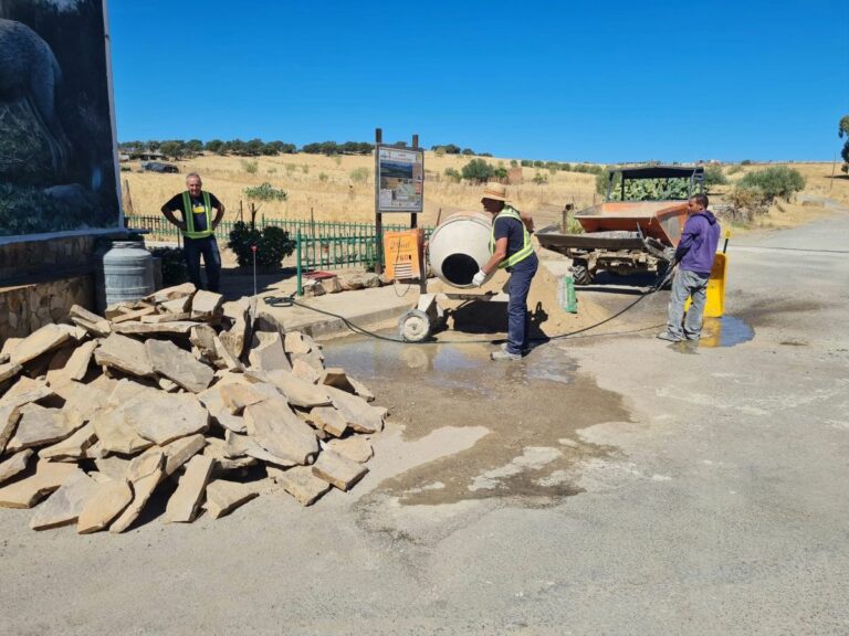 Alamillo mejora sus infraestructuras municipales con nuevas obras en acerado, zona recreativa y edificio del Ayuntamiento