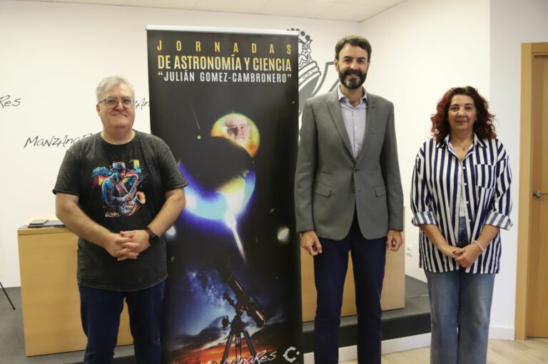 Nacen en Manzanares las jornadas de astronomía y ciencia para homenajear a Julián Gómez-Cambronero