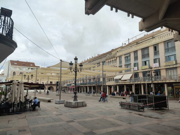 Los toldos de la Plaza Mayor de Ciudad Real se retirarán a lo largo del mes de octubre