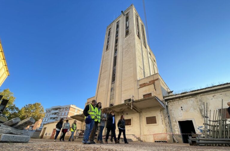 La Junta formaliza la cesión gratuita de los antiguos silos a Ciudad Real para darles un uso social, cultural y medioambiental