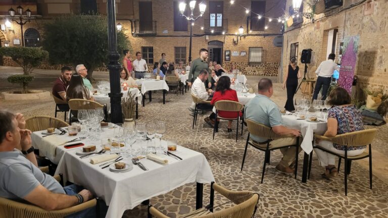 Moral de Calatrava: Cantueso inaugura con éxito sus Veladas Gastronómicas, un ciclo que unirá cocina manchega de autor y vinos locales