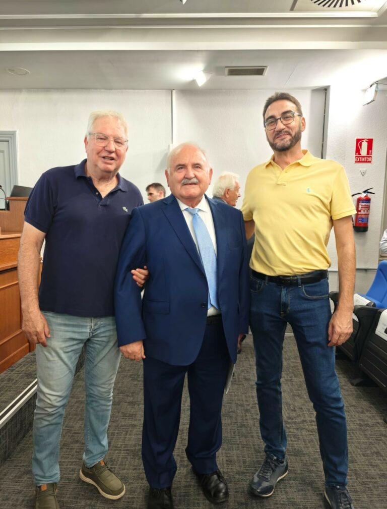 El colegio de enfermería de Ciudad Real apoya la entrega de la medalla de oro del CODEM a Paco Megías y reafirma su compromiso con la Enfermería de Salud Mental