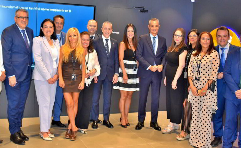 CaixaBank centraliza sus servicios en Puertollano en la nueva oficina «store» del Paseo de San Gregorio