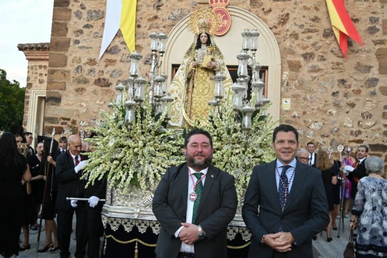 VOX acompaña a los vecinos de Puertollano en la procesión de la Virgen de Gracia